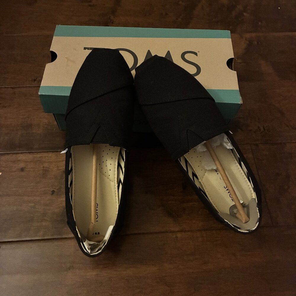 NWT TOMS Alpargata Classic Slip-On